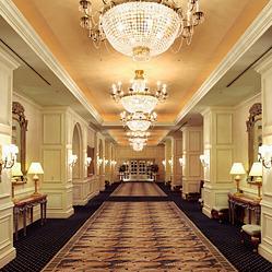 エクシブ琵琶湖 ゲスト受付を設ける「ホワイエ」。ホワイエを通り抜けるとご両家・ゲストの控室。