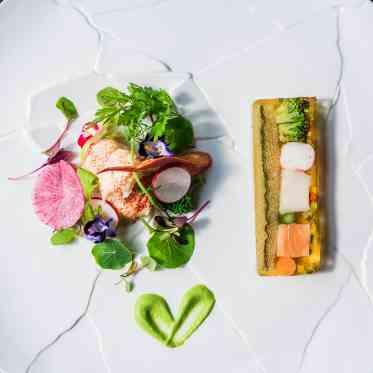 エクシブ琵琶湖 魚介と子持ち昆布のテリーヌ キャビア イクラのアクセント