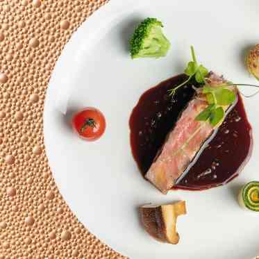 エクシブ琵琶湖 近江牛のグリエ 華彩なガルニチュール トリュフのペリグーソース