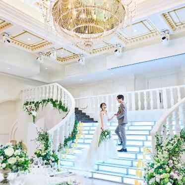 マリアージュ彦根 Y字型の階段なのでプロポーズをイメージした入場にも最適!