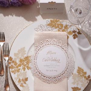 ナフキンや席札もコーディネート。