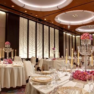 京都東急ホテル 天井高5mあるので背の高いコーディネートも可能。