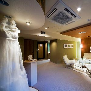 京都東急ホテル 白を基調にしたかわいらしいブライズルーム（１日１組限定）