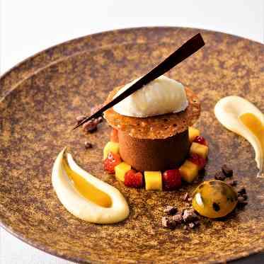 塩キャラメルのエスプーマハチミツのソルベを添えて