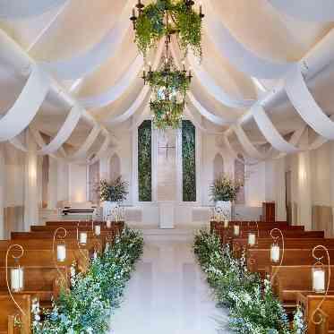 二条城チャペル セント・アベニール チャペル/セント・アベニール
白基調のチャペルは建物2階相当の天井高