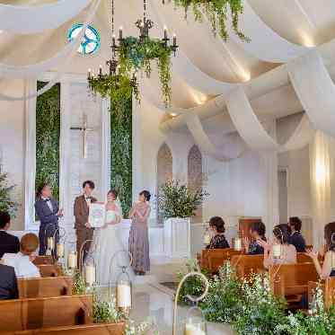 二条城チャペル セント・アベニール 厳かな教会式から和やかな人前式まで。イメージ通りの挙式が叶う