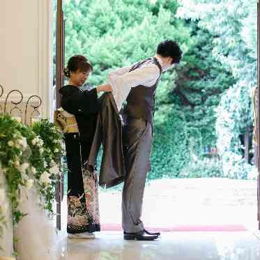 二条城チャペル セント・アベニール 【ジャケットセレモニー】お母様からご新郎様へ最後の身支度でございます