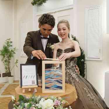 【サンドセレモニー】おふたりが砂を入れると完成!ゲスト参加型の人気演出!