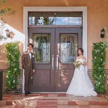 二条城チャペル セント・アベニール どこかクラシカルな外観はさりげない1枚が特別な写真に♪