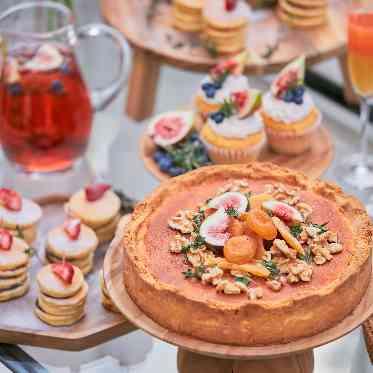 二条城チャペル セント・アベニール デザートだけでなくチーズなども一緒に提供するビュッフェも好評!