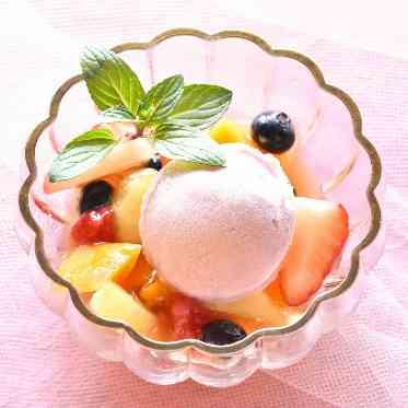 桜のアイスと季節のフルーツジュレ