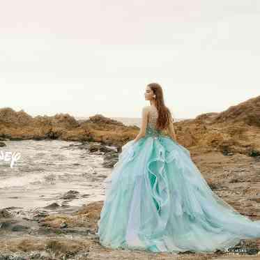 二条城チャペル セント・アベニール アリエルをイメージしたブルーグリーンのグラデーションが絶妙なロマンティックドレス