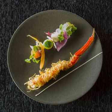 平安神宮会館 京野菜や地元の豪華食材を使用した一皿は、祝宴の場にピッタリ。