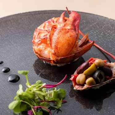 平安神宮会館 お箸で食べるフレンチなど、幅広い年齢層の方に楽しんでもらえるお料理をご提供。