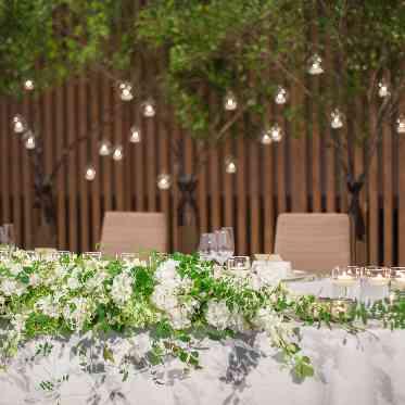 ハイアット リージェンシー 京都 6.6mの天井がホテルならではの高揚感溢れるフォーマルな印象です。