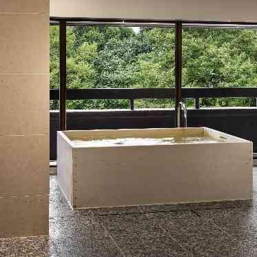ハイアット リージェンシー 京都 スイートルームにあるバスルームはリラックスできる空間