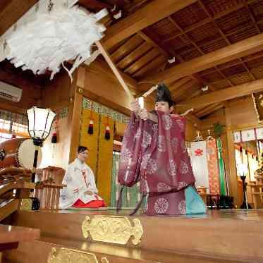 ガーデンレストラン徳川園 片山八幡神社で「神前式」を執り行った後に花嫁行列も可能