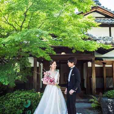 ガーデンレストラン徳川園 入口では新緑や紅葉が楽しめる