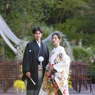 ガーデンレストラン徳川園 庭園挙式では白無垢が緑に映える◎