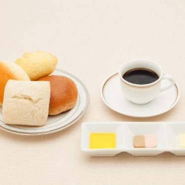 千草ホテル 各種パンと変わりバター　コーヒー