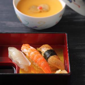 リーガロイヤルホテル小倉 細やかな日本の心が息づく祝膳。お招きするすべてのゲストの満足が私たちの願いです。