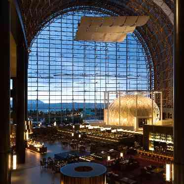 ヒルトン福岡シーホーク 内部スクリーンに、幻想的な映像を写し出すことができます