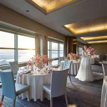 ヒルトン福岡シーホーク 「タワーペントハウス」乾杯と同時にカーテンを開けるサプライズも好評です