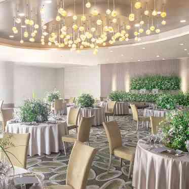 ヒルトン福岡シーホーク 「オリーヴ」400坪のプライベートガーデンでは、おふたりらしい演出が可能です