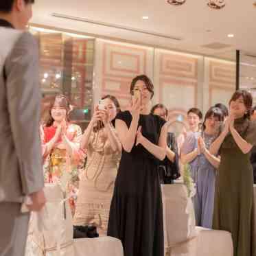 レストランひらまつ 博多 ゲストとの距離も近くアットホームな式