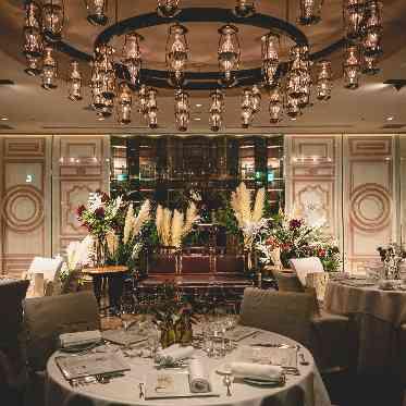 レストランひらまつ 博多 フラワーショップは4社と提携。イメージに合わせてセレクトできる。