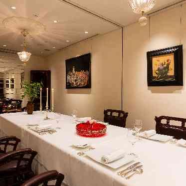 レストランひらまつ 博多 個室は親族待合室やゲスト着替え室としての利用が可能。
