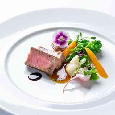 レストランひらまつ 博多 黒毛和牛ヒレ肉のロースト ジューソー 赤ワインのアクセント 季節野菜のジャルデ