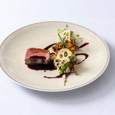 九州産牛フィレ肉のコンフィ 赤ワインソース