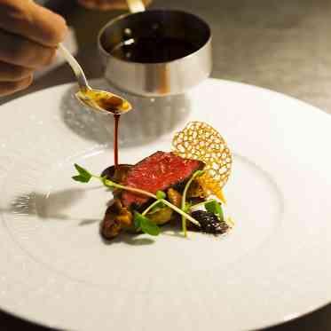 東京アフロディテ 目の前で仕上げる一皿