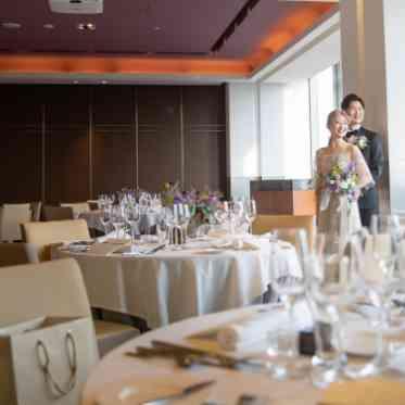 サンス・エ・サヴール 自然光が溢れるメインダイニング