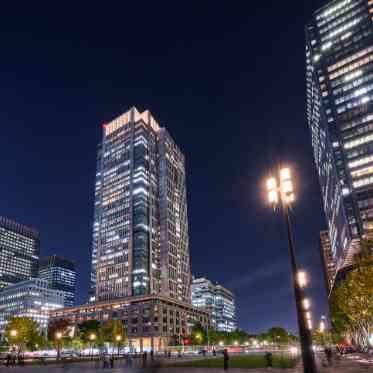 サンス・エ・サヴール 夜の丸の内エリアの雰囲気