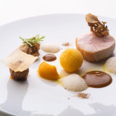 サンス・エ・サヴール メイン料理は牛肉のみならず、鴨、豚、鹿等もご用意可能