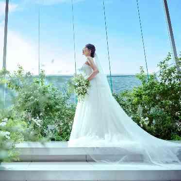 自然光が溢れるチャペル