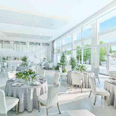 ザ・リーヴス プレミアムテラス ガーデンを眺めながらお食事を楽しむことができるご披露宴会場