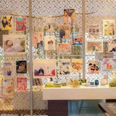 ザ・リーヴス プレミアムテラス おふたりの思い出のお写真をラウンジスペースに飾れます♪