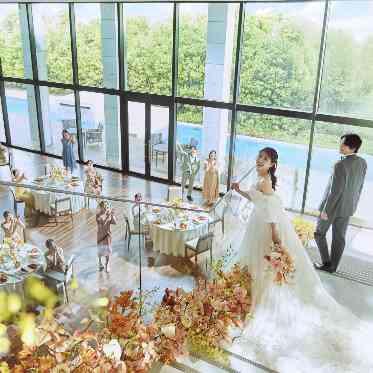 ザ・リーヴス プレミアムテラス SNSでも人気!フィオーレビアンカのドレスをご用意♪