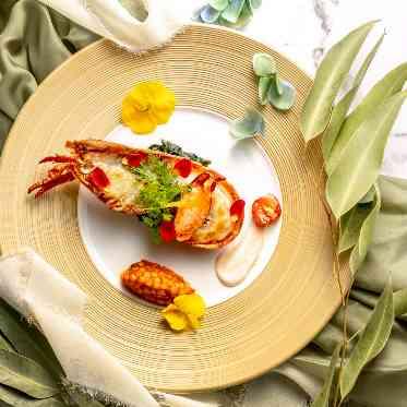 ラヴィーナ姫路 オマール海老のロースト ポモドーロのフレゴラパスタ クリームソースとハーブMIX