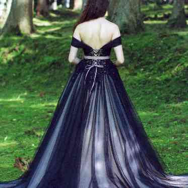 ラヴィーナ姫路 バックスタイルにインパクトを持たせたマリエ