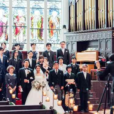 KOBE St.MORGAN CHURCH(神戸セントモルガン教会) 挙式後はご親族様と新郎新婦で集合写真も