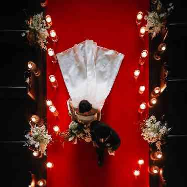 パターンやカッティングにこだわり抜いた、高級感溢れるインポートドレス