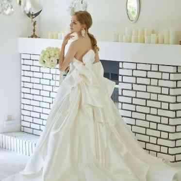 Dress:Les Fées Couture
Bibi