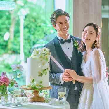 アプローズスクエア 東京迎賓館 緑いっぱいの背景でケーキカット