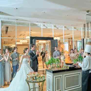 アプローズスクエア 東京迎賓館 「シェフズライブステージ」目の前で広がる炎と美食のパフォーマンス!