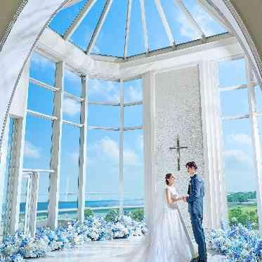 横浜 アートグレイス ポートサイドヴィラ 【挙式シーン】みなとみらいの海をバックに永遠の誓いを