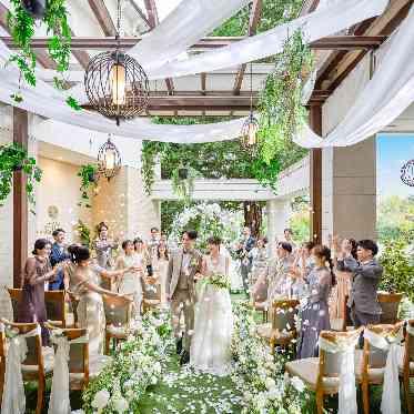 横浜 アートグレイス ポートサイドヴィラ 退場時のフラワーシャワーで祝福を♪